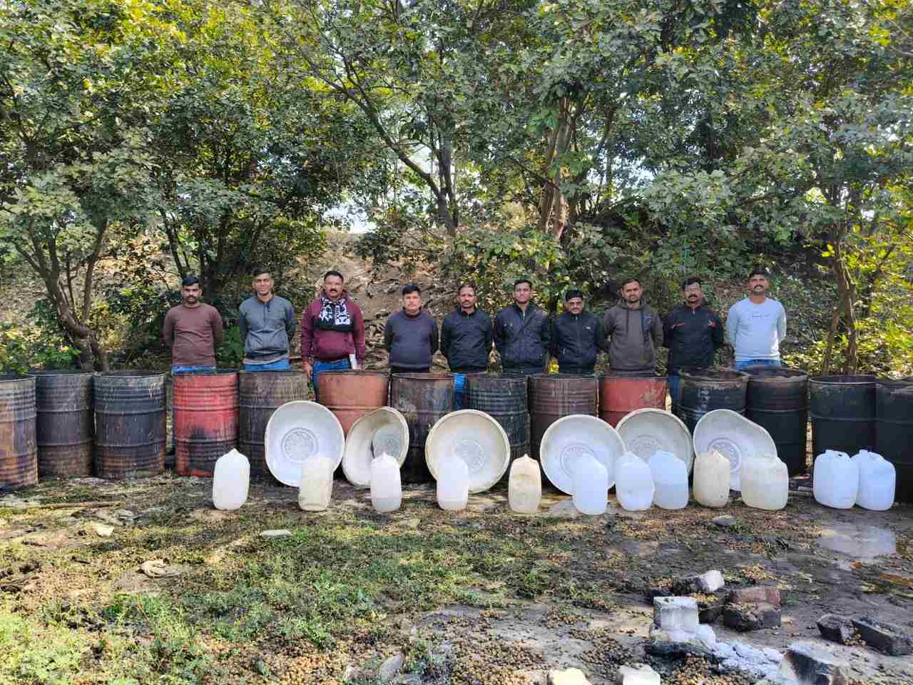 अवैध दारुविक्रेत्यांवर जिला पोलिसांची 